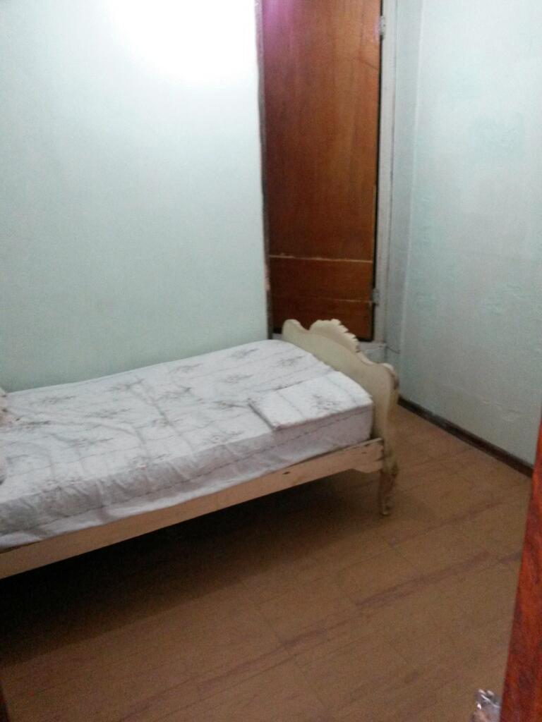 Alquilo habitacion para señorita que trabaja a 350 c/b pago u/u