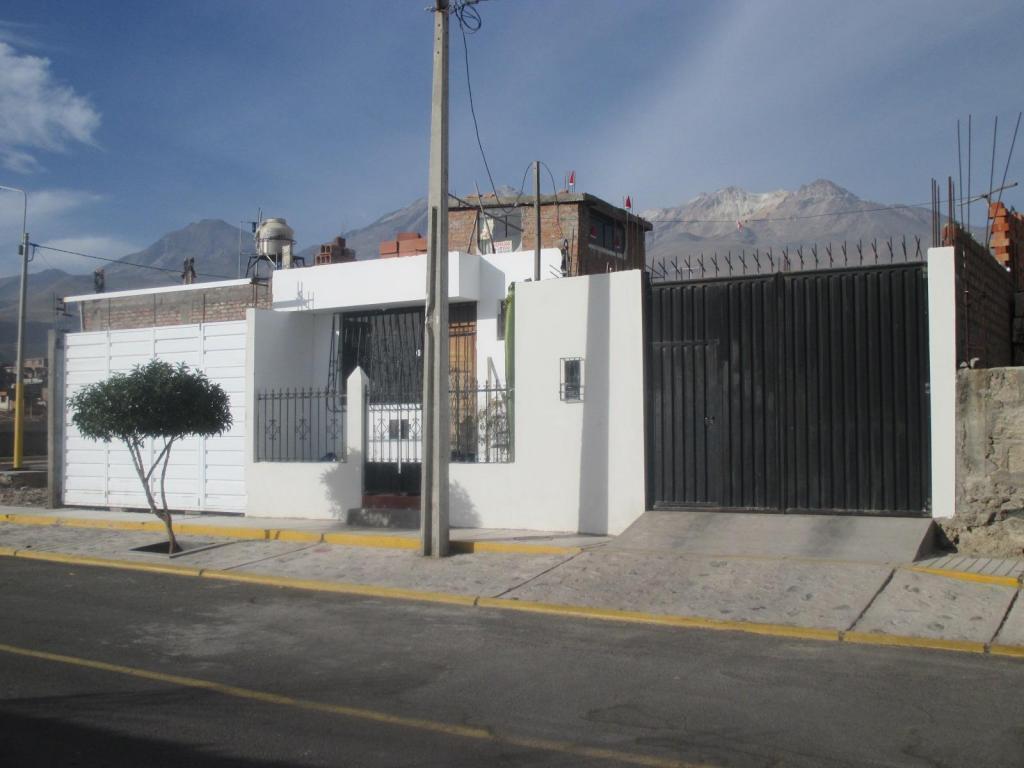 vendo casa terreno de 225 mT. A $55.000