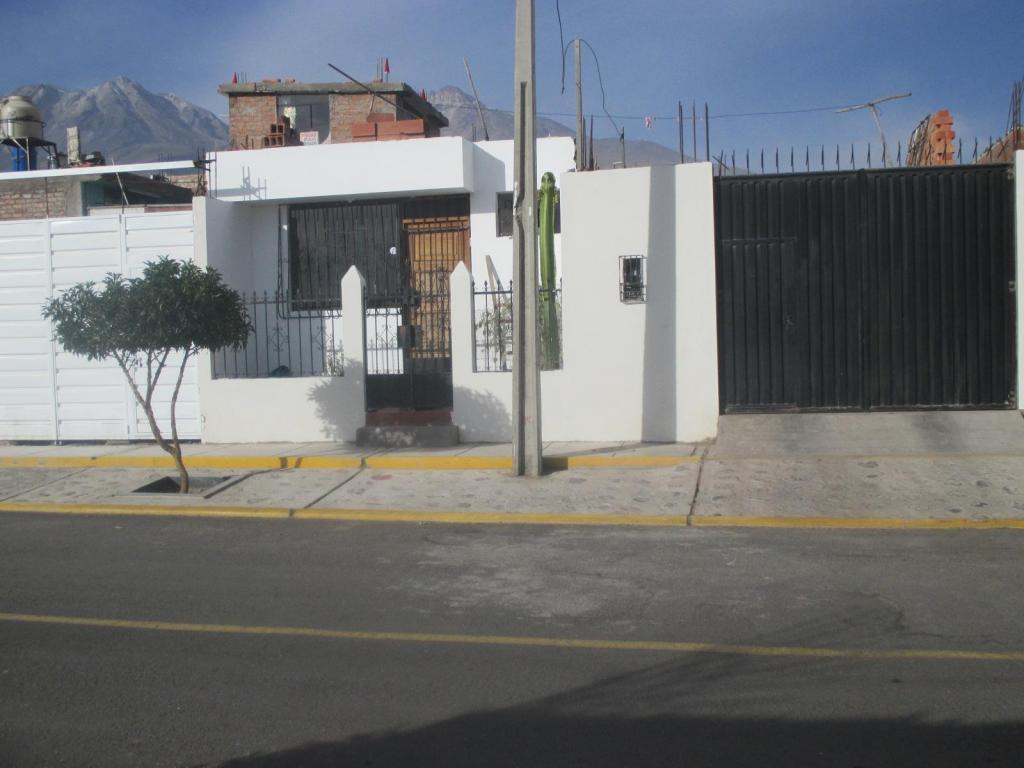 vendo casa terreno de 225 mT. A $55.000