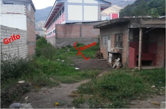 Amarilis a media cuadra de la carretera central, antes de llegar al Ejercito