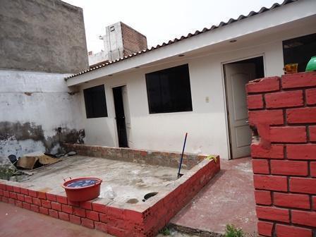 AHS C 1757 Vendo linda casa de 01 piso con cochera y amplias áreas libres en Cercado