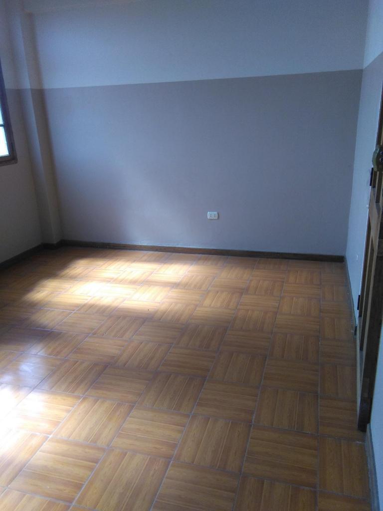 SE ALQUILA HABITACIÓN