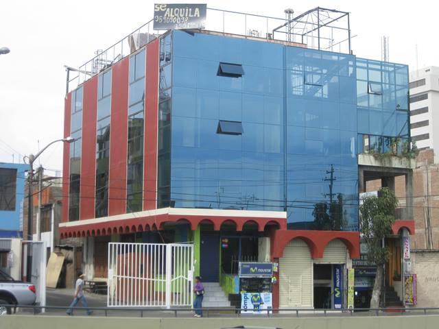 OFERTA, LOCAL COMERCIAL AVENIDA EJECITO