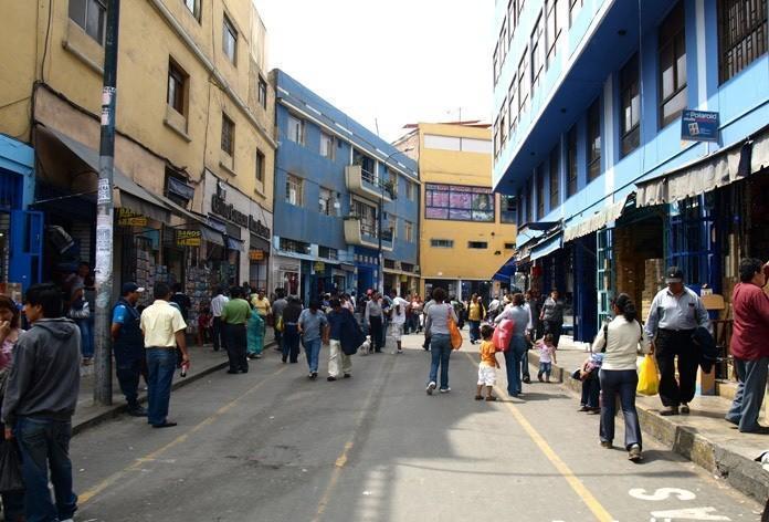 GALERÍA COMERCIAL DE 1,300 M2 EN MESA REDONDA,ALTAMENTE COMERCIAL