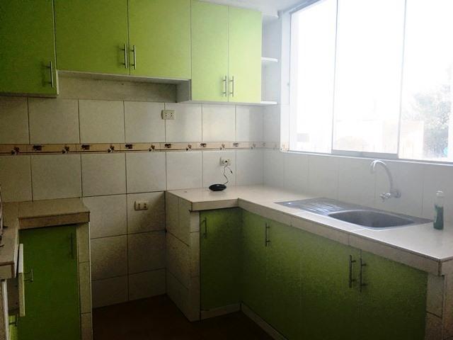 AHS D 2083 Vendo bonito departamento en 3er piso con cochera en Cerro Colorado