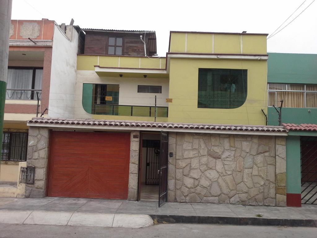 Se Vende Casa en San Juan de Miraflores, Zona D Remodelada
