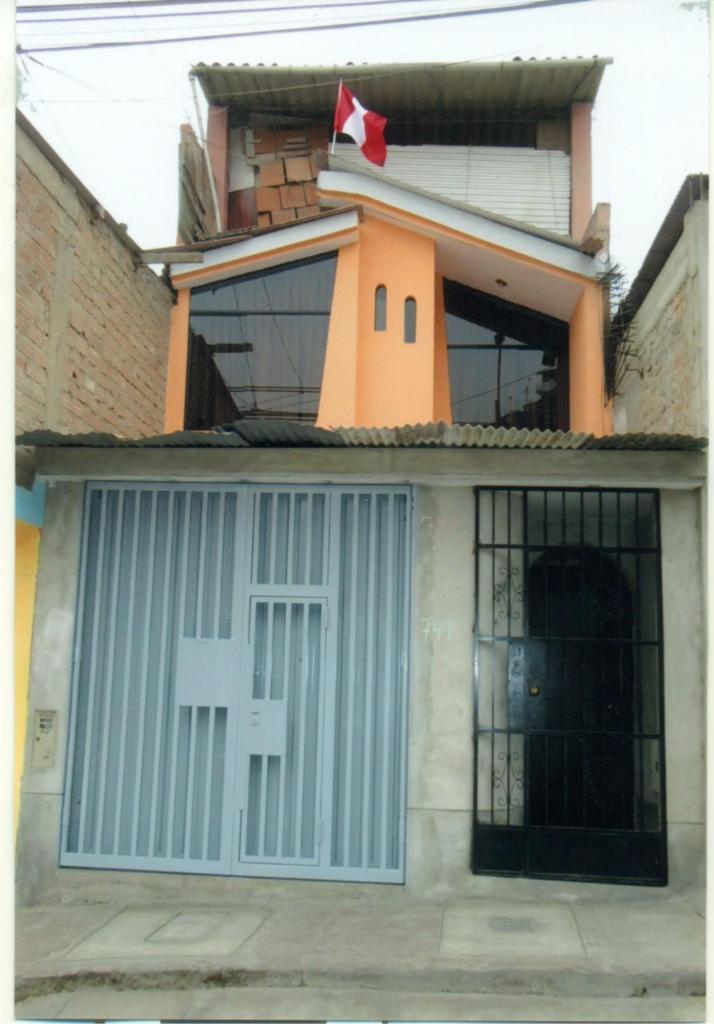 SE VENDE CASA POR VIAJE