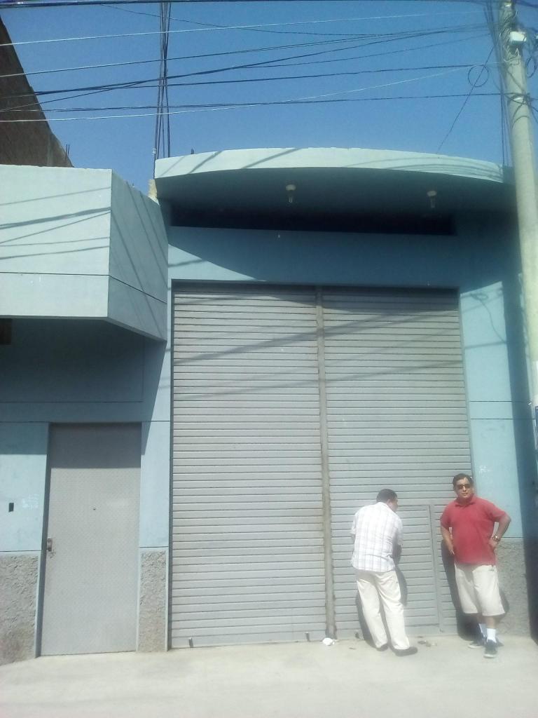 VENDO LOC AL COMERCIAL DE 160M2 MATERIAL NOBLE EN AV EXEQUIEL GONZALES CACEDA CHEPEN