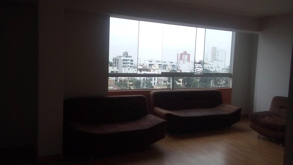 Exclusivo Departamento Amoblado 7mo. Piso de Edificio Ascensor moderno con área de recepción y Vigilan