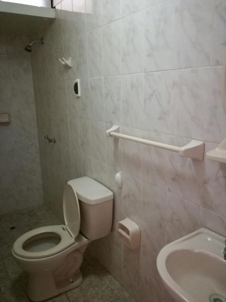 Alquiler de Dos Cuartos con Baño