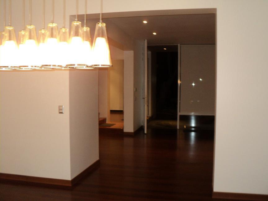 Vendo hermosa casa diseñada por la reconocida Arquitecta Cynthia Seinfeld. 3 Dorm, amplia sala comedor