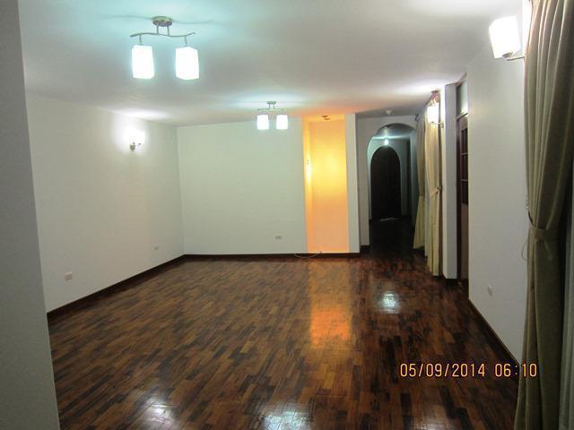 AHS D 2089 Alquilo lindo departamento en 1er piso en Cayma cerca de la Av. Ejército