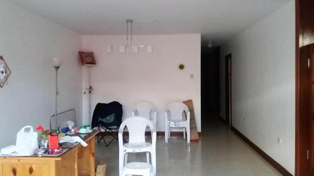 VENDO DEP. 1ER PISO 155.23 M2 COCHERA URB. LOS ABOGADOS