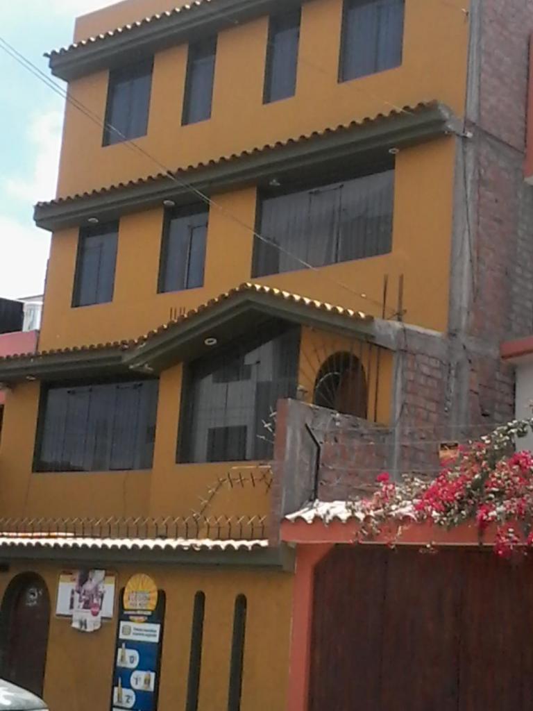 Amplia Casa Cerca a Villa Medica y Univ. Alas Peruanas