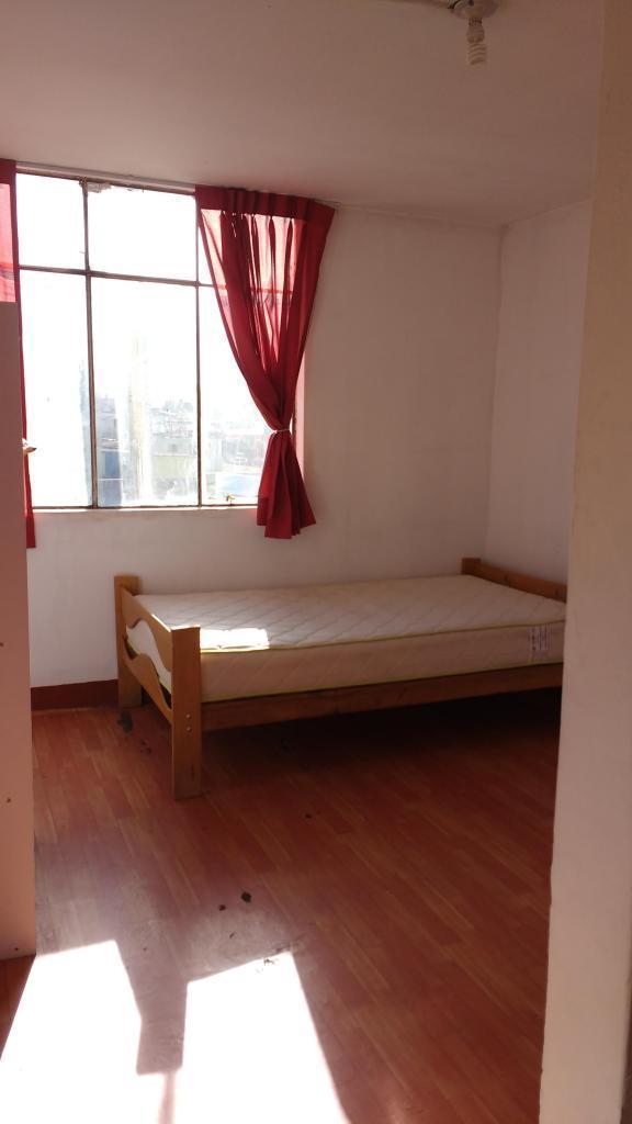 hospedaje ofrece habitaciones cómodas A 100 METROS DEL OVALO DEL AVELINO
