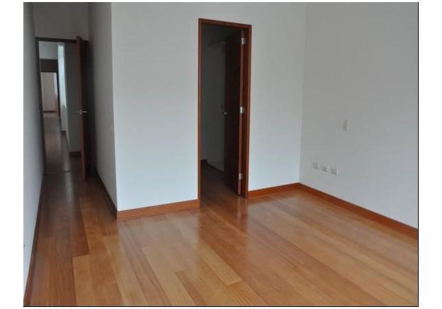 Alquiler departamento en Santiago de Surco US$ 1,000 Sin muebles de 210 m2, duplex, de 3 dormitorios, 2 cocheras