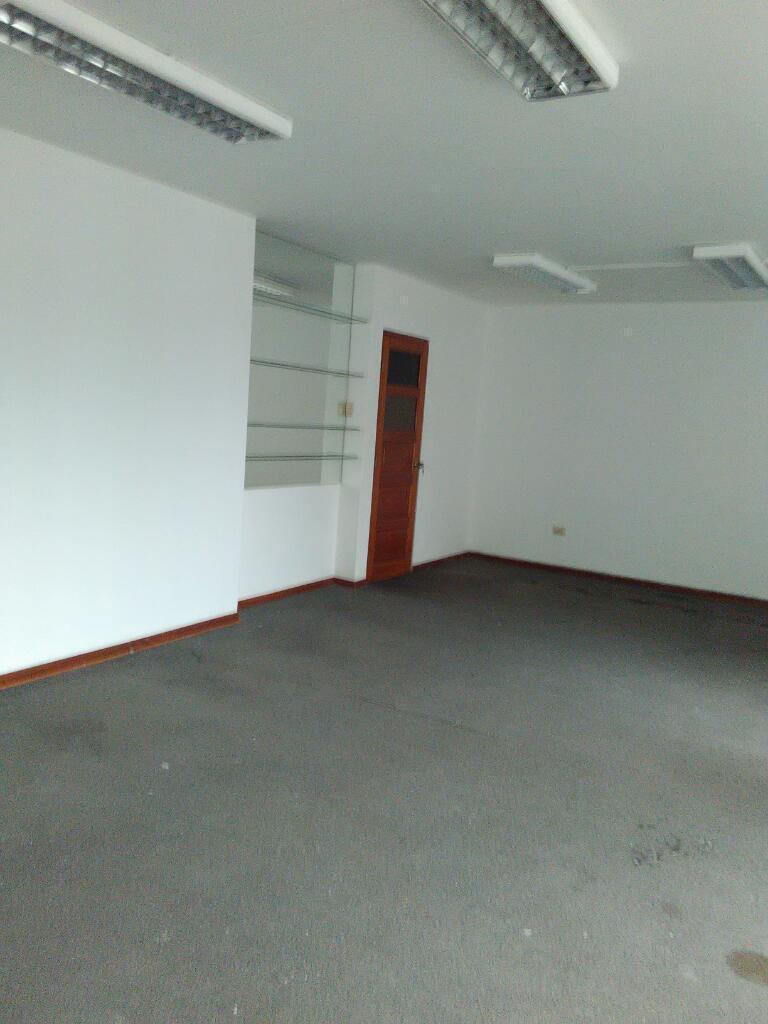 Alquiler dpto. para uso oficina administrativa 190 m2. Av. Benavides Surco