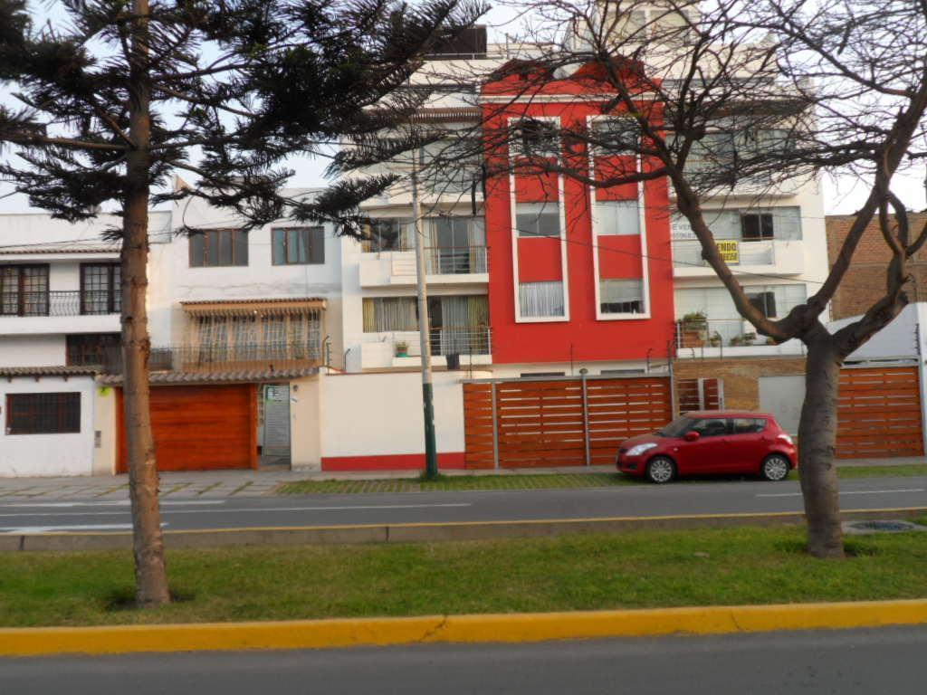 Aproveche oportunidad de alquiler, dpto. duplex 1er. piso elevado en Santiago de Surco