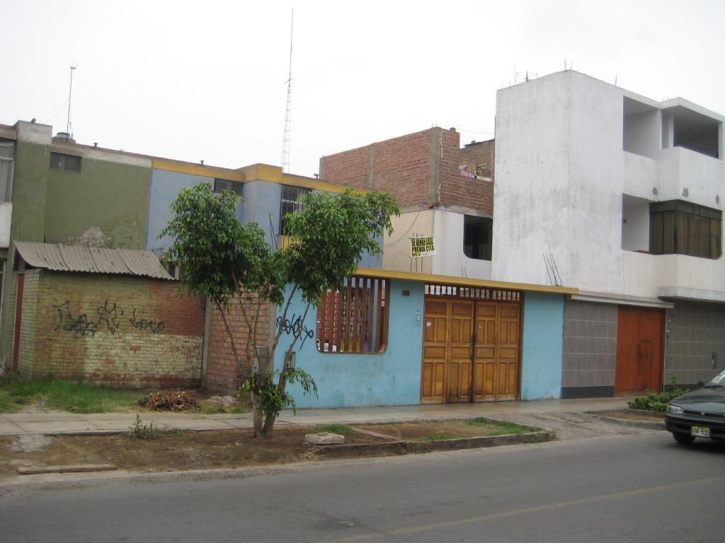 Casa de 2 pisos en Los Olivos