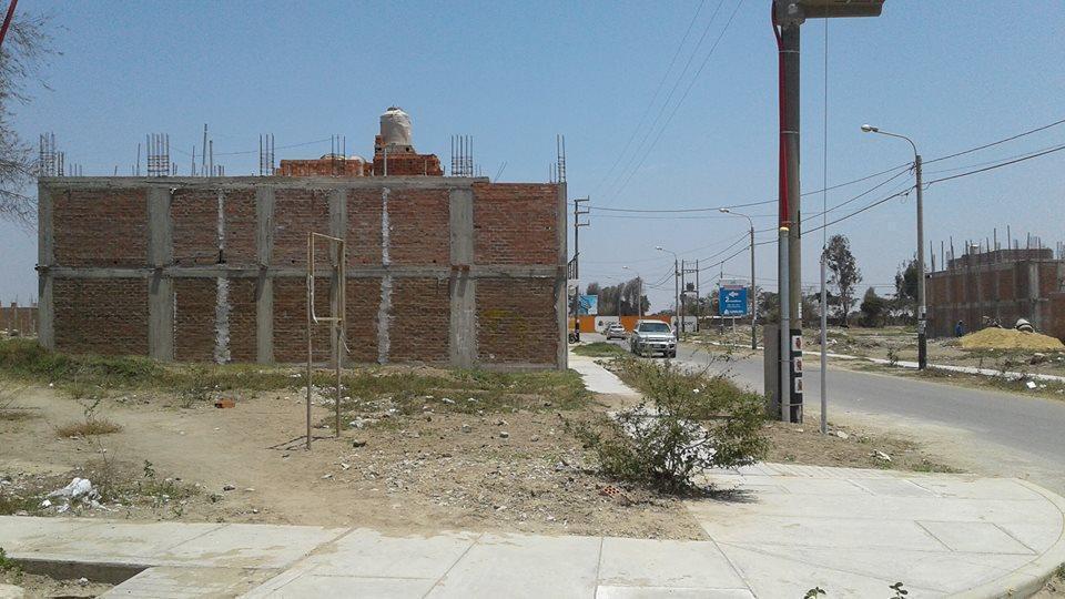 URB. LOS SAUCES I TERRENO EN ESQUINA 135 MT2 PRECIO $ 38 000.00