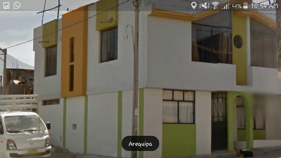 SE VENDE CASA DE DOS PISOS