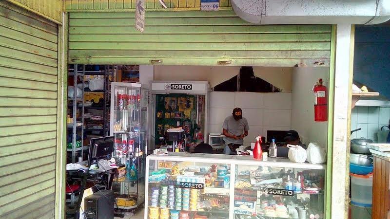 LOCAL COMERCIAL EN C. C. FERRETERO LAS MALVINAS