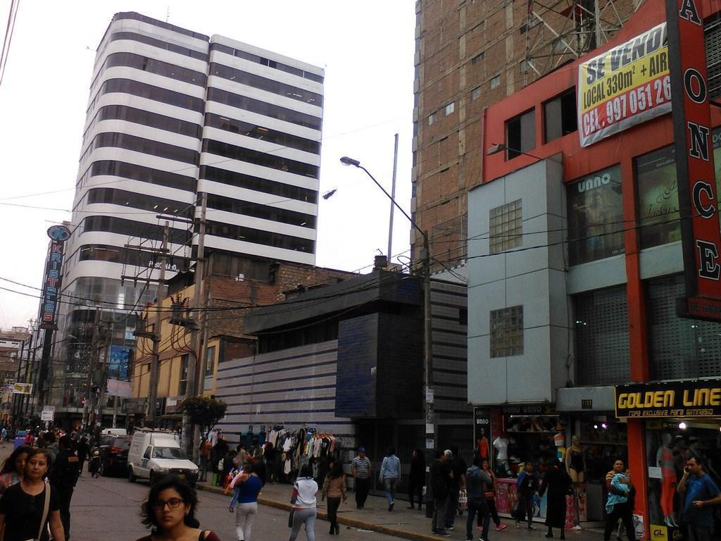 VENDO LOCAL COMERCIAL EN 4TO PISO MAS AIRES EN GAMARRA
