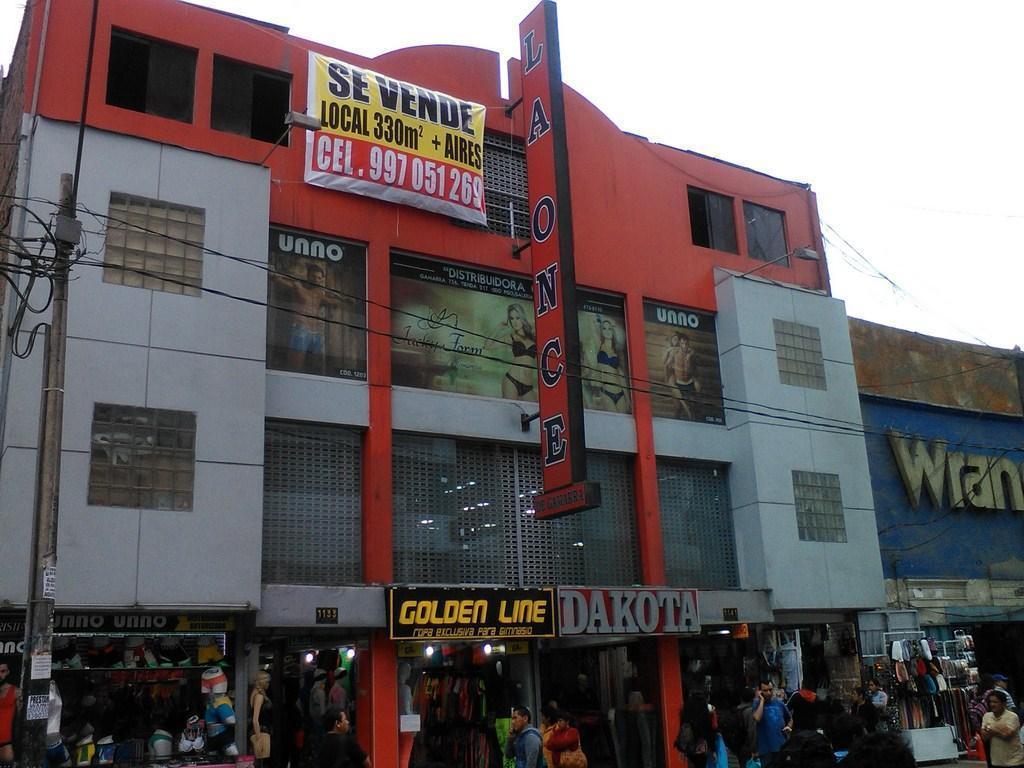 VENDO LOCAL COMERCIAL EN 4TO PISO MAS AIRES EN GAMARRA