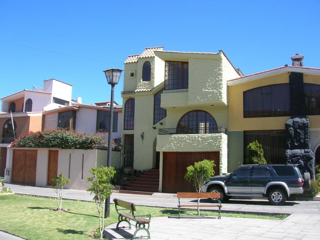 Alquilo casa Urbanización Quinta Tahuaycani desde Febrero