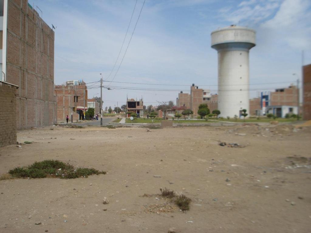 SE VENDE TERRENO DE 144 MTS2 EN URBANIZACION LOS SAUCES I