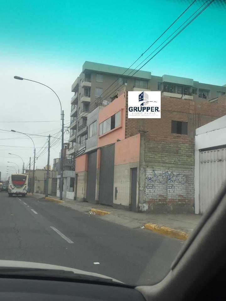 De Ocasion! venta de casa almacen! en avenida!