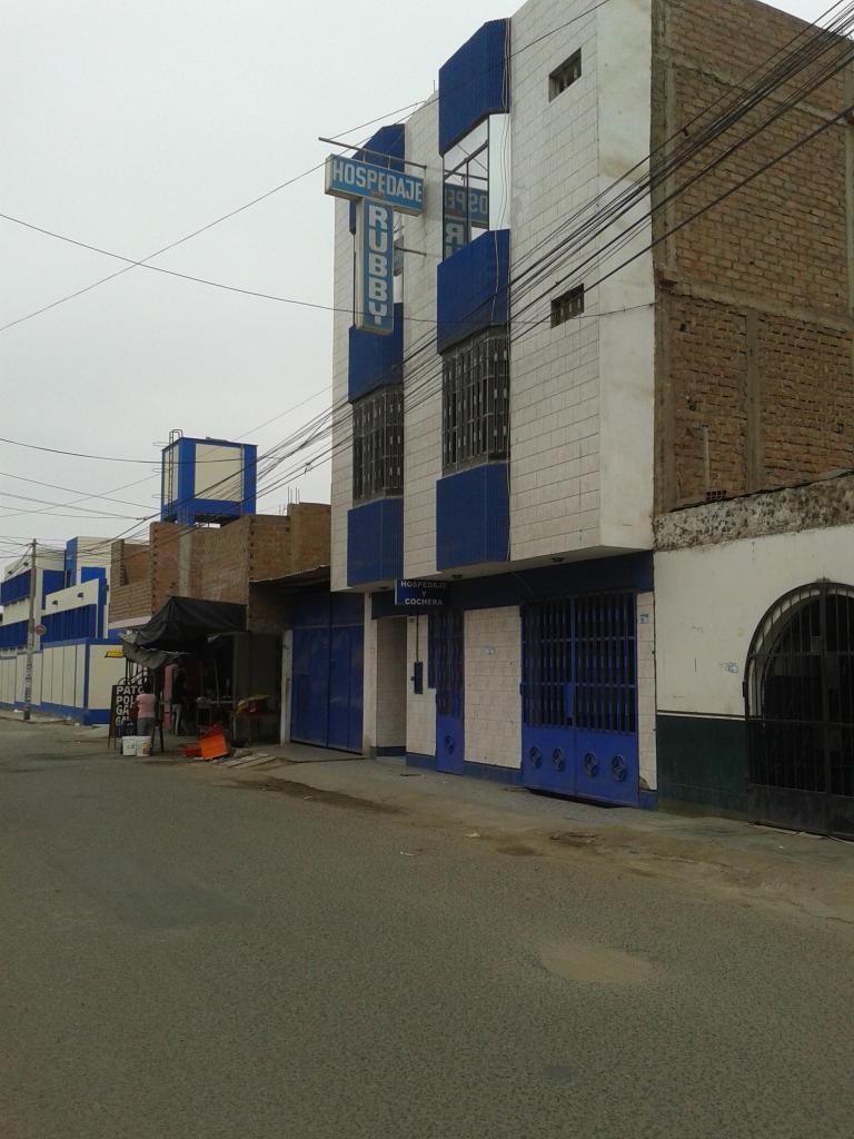 venta solo primer piso, local comercial, costado de dos mercados cerca a bacncos