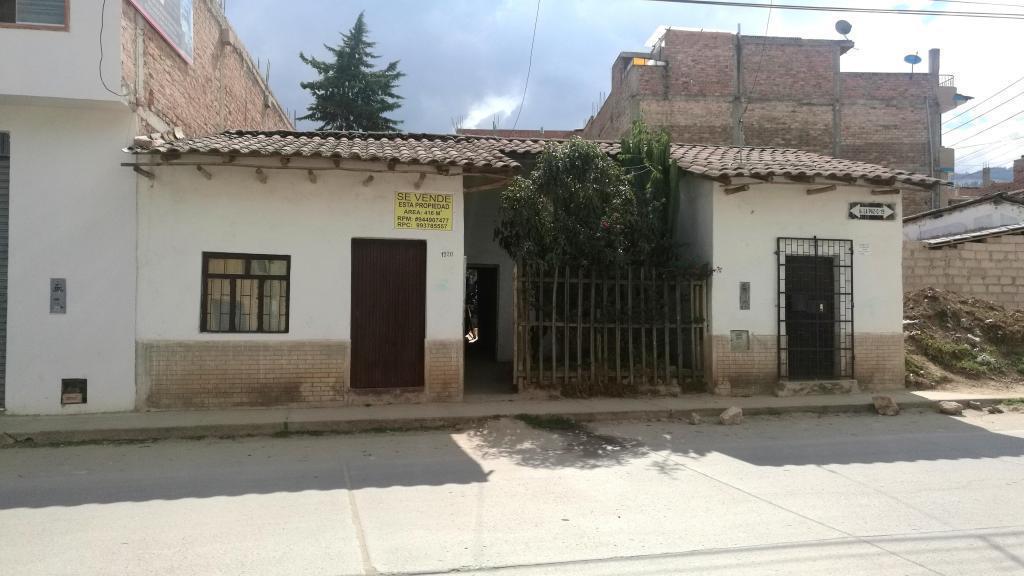 SE VENDE TERRENO CON CASA EN BUENA UBICACIÓN