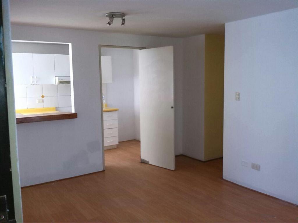 Alquilo departamento en 2do piso, con 3 dormitorios y 2 baños en Chorrillos