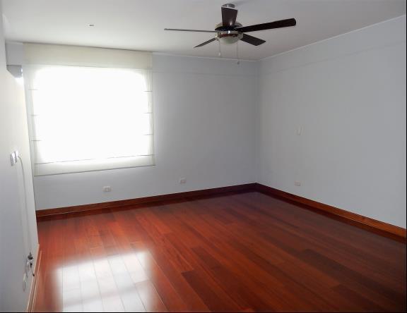 Alquiler departamento en Chacarilla Surco US$ 1,400 Sin muebles, de 3 dormitorios, 2 cocheras, de 180 m2
