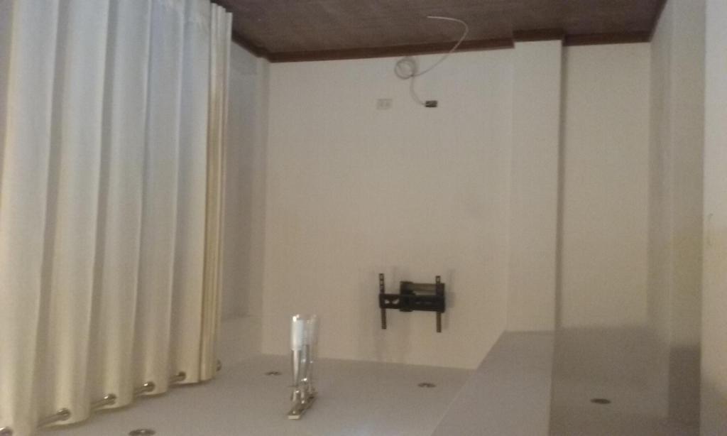 Vendo moderno y amplio departamento a espaldas del Moisès Heresi