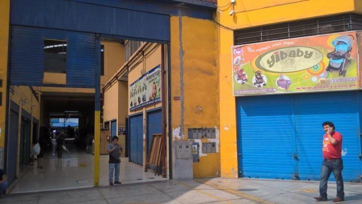Venta de tienda en C.C. ¨Luna Pizarro ¨ La Victoria