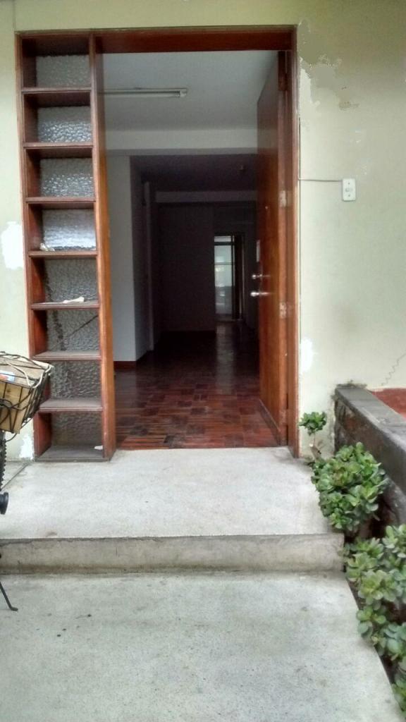 Alquilo casa de 160 m2 puerta a la calle en Pueblo Libre.ideal para empresa,oficina o vivienda