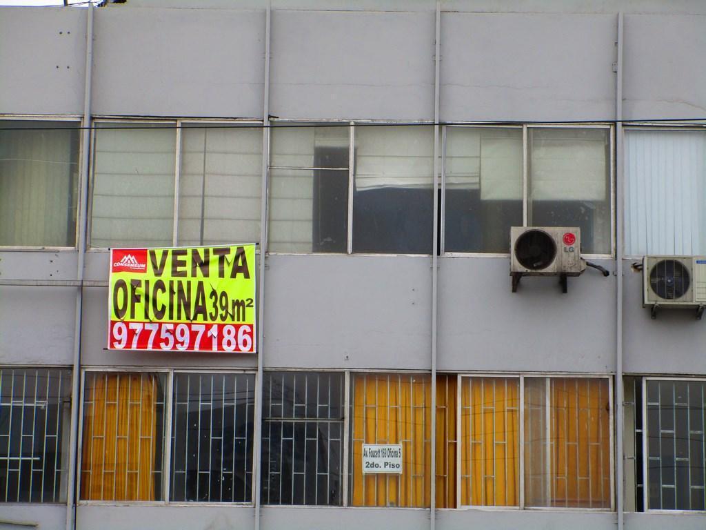 Se VENDE Oficina en Zona Comercial Distrito de San Miguel