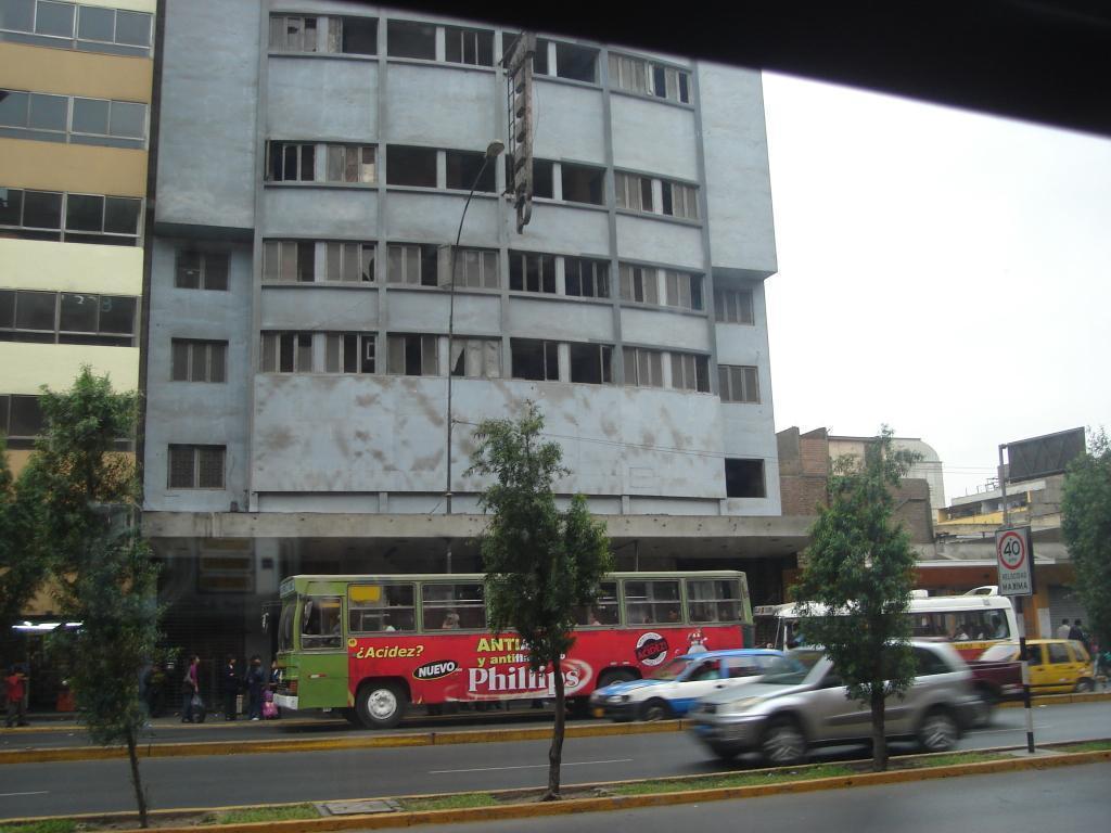 Edificio de 15 pisos para hotel, ex Radio Reloj, Cercado de