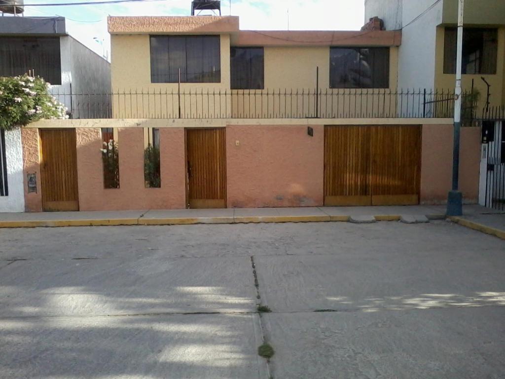 VENDO CASA EN YANAHURA URB.LOS CLAVELES