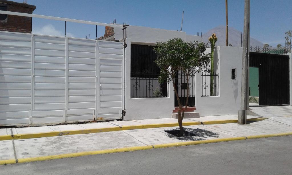 vendo casa terreno de 225 mT. 1 de junio_ zona A $55.000