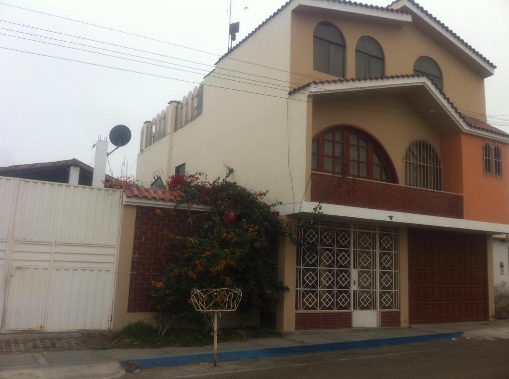 SE VENDE casa amplia en