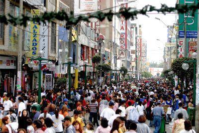 GAMARRA TERRENO 35 METROS INCLUIDO AIRES PUERTA ALA CALLE