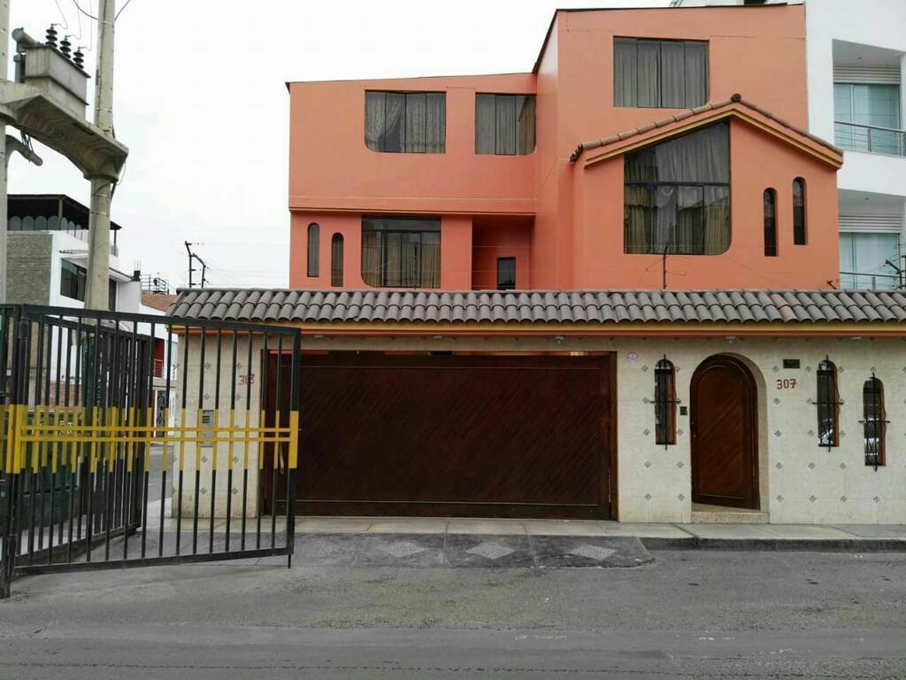 Se Vende Casa de Primer Y Segundo Piso