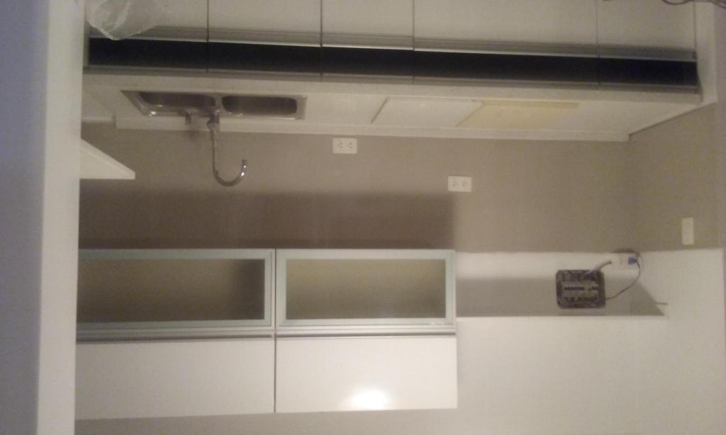 Vendo amplio y moderno departamento a espaldas del Moises Heresi