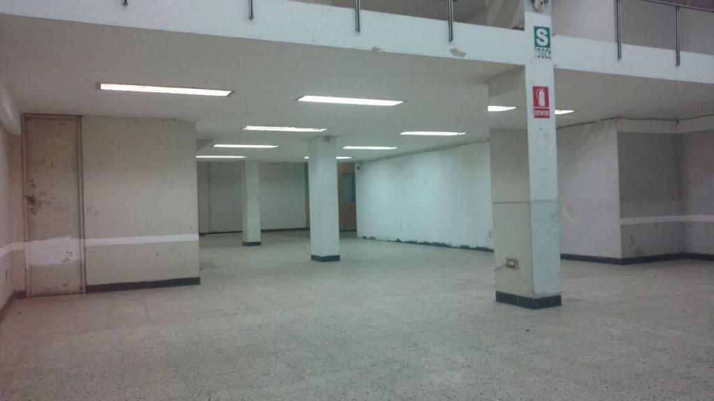 Local comercial en alquiler a una cdra. de Corte Superior y Pque Univ