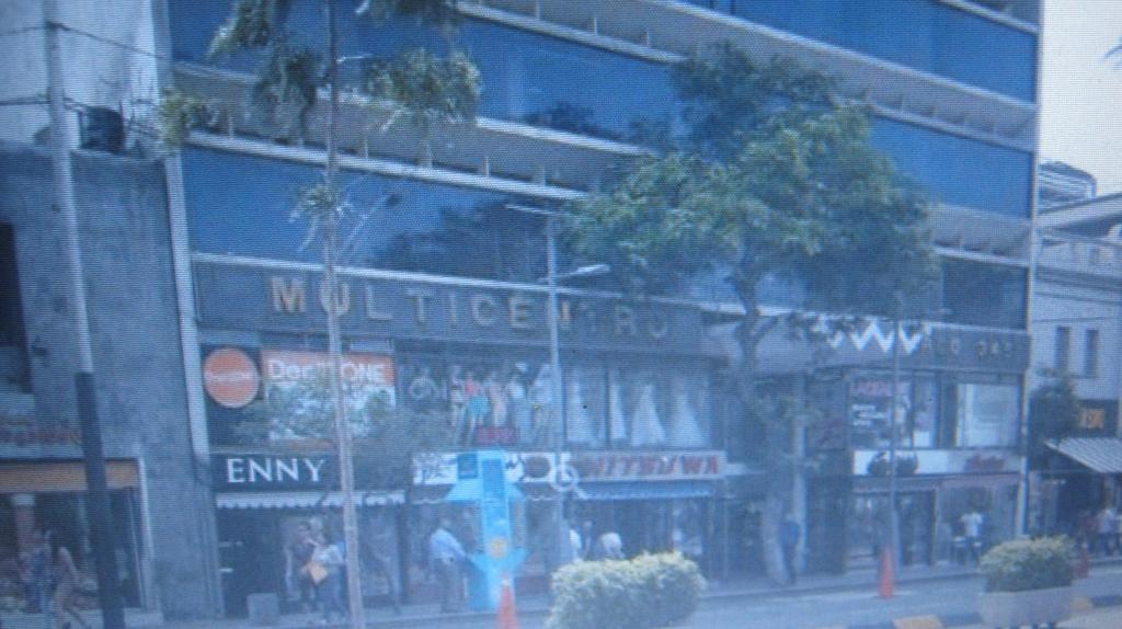 VENDO URGENTE POR VIAJE LOCAL COMERCIAL EN MIRAFLORES