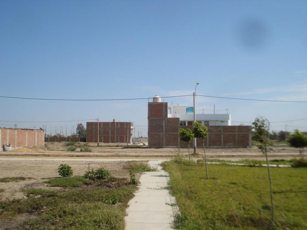 SE VENDEN DOS TERRENOS JUNTOS EN URBANIZACION LOS SAUCES VI