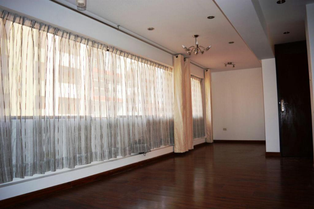 Alquilo amplio y bonito departamento detràs de la Clìnica Moises Heresi